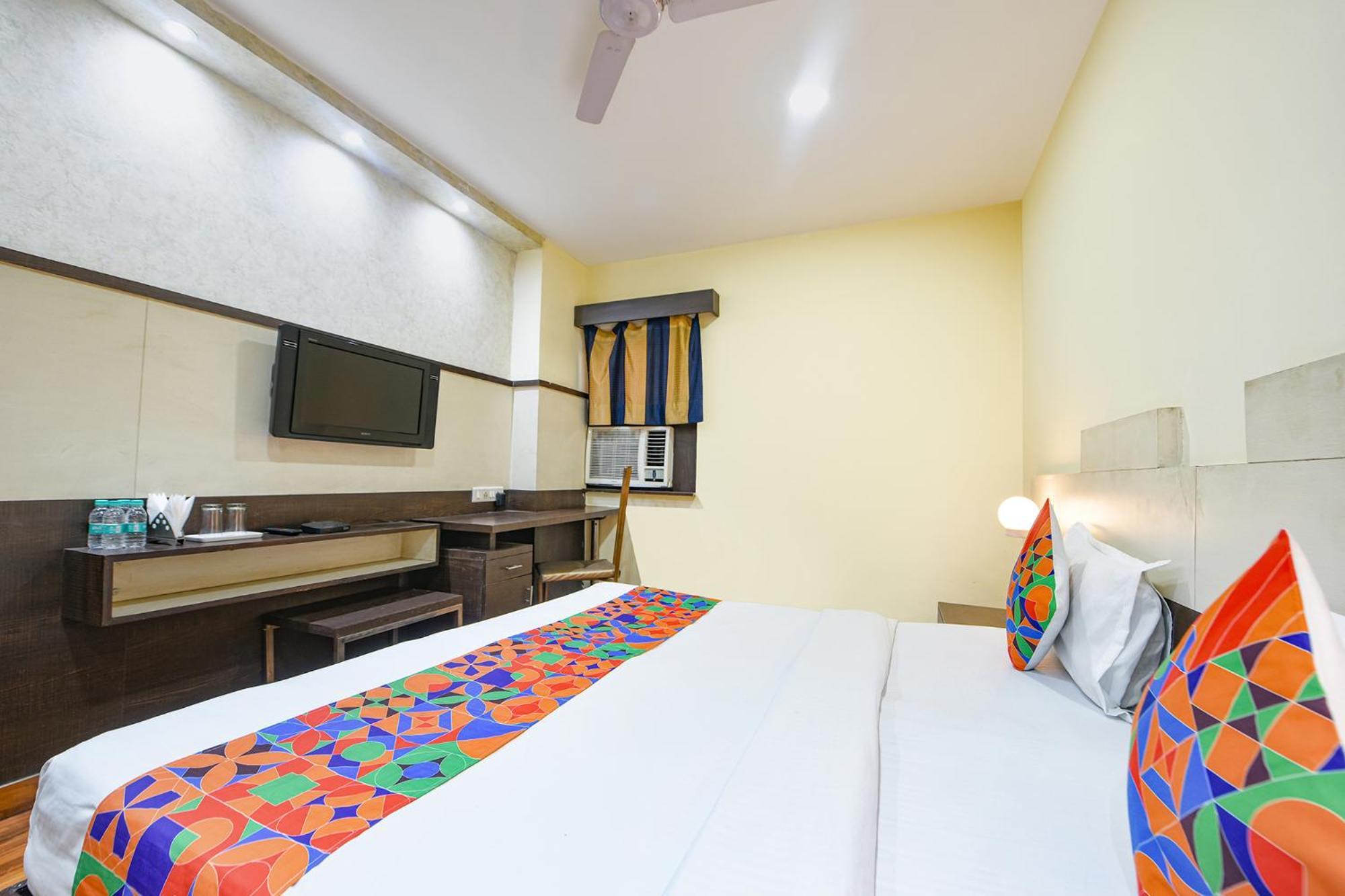 OYO 10887 Hotel West View Ghaziabad Exterior foto